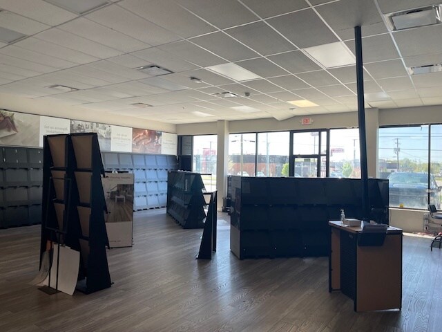 115 Terminal Rd, Clarksville, TN for lease Building Photo- Image 1 of 7