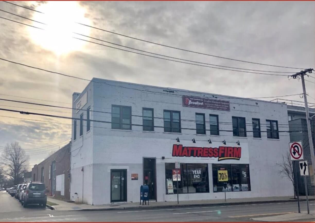 110 Jericho Tpke, New Hyde Park, NY 11040