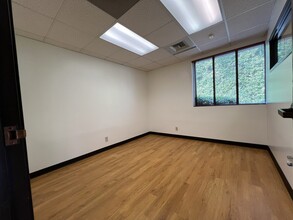 28215 Agoura Rd, Agoura Hills, CA for lease Building Photo- Image 2 of 5