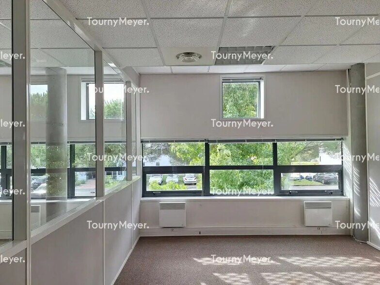 Office in Mérignac for lease - Interior Photo - Image 2 of 7