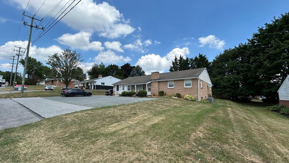 825 Edgewood Rd, York, PA for lease - Building Photo - Image 2 of 19