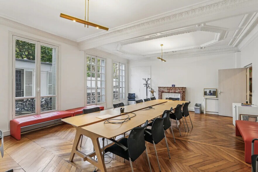 Office in Paris for lease - Interior Photo - Image 3 of 15