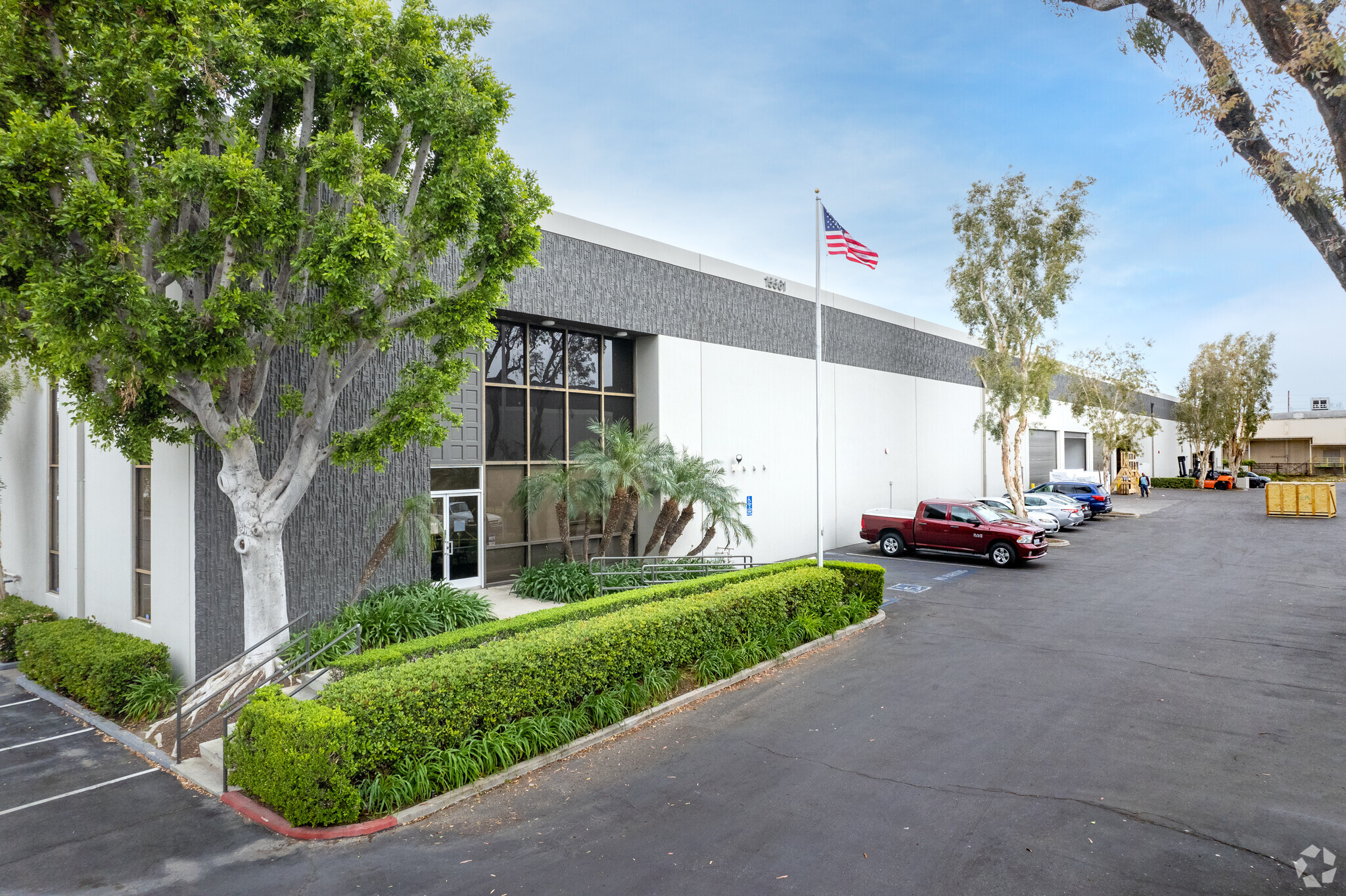 15551-15561 Del Amo Ave, Tustin, CA for lease Building Photo- Image 1 of 6