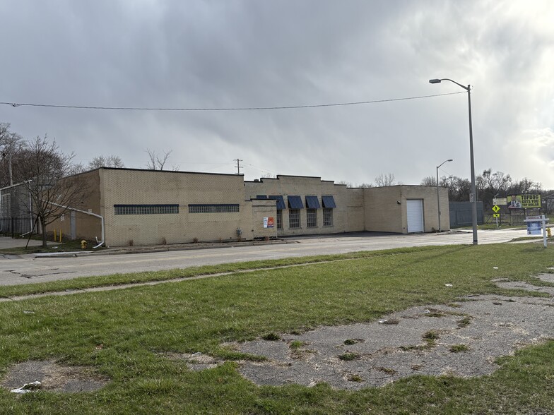 500 Auburn Rd, Pontiac, MI for lease - Building Photo - Image 2 of 8
