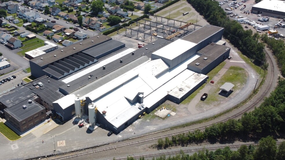 101 Carleton Ave, Hazleton, PA for lease - Building Photo - Image 2 of 18