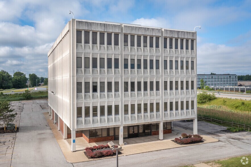 35350 Curtis Blvd, Eastlake, OH for lease - Primary Photo - Image 3 of 44