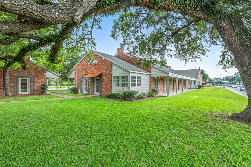 1628 Ryan St, Lake Charles, LA for lease - Building Photo - Image 3 of 15