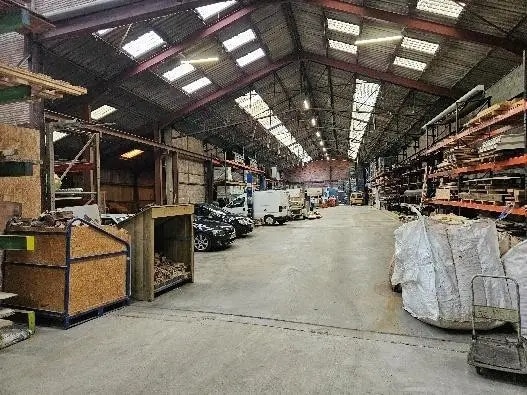 Location Entrepôt 1 800 m² - Photo 1