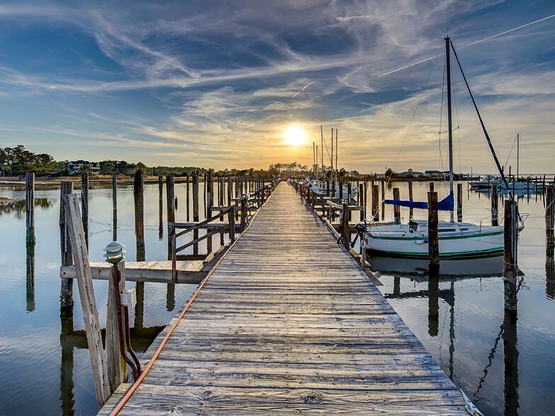 2 Bells Island Dr, Hampton, VA 23664