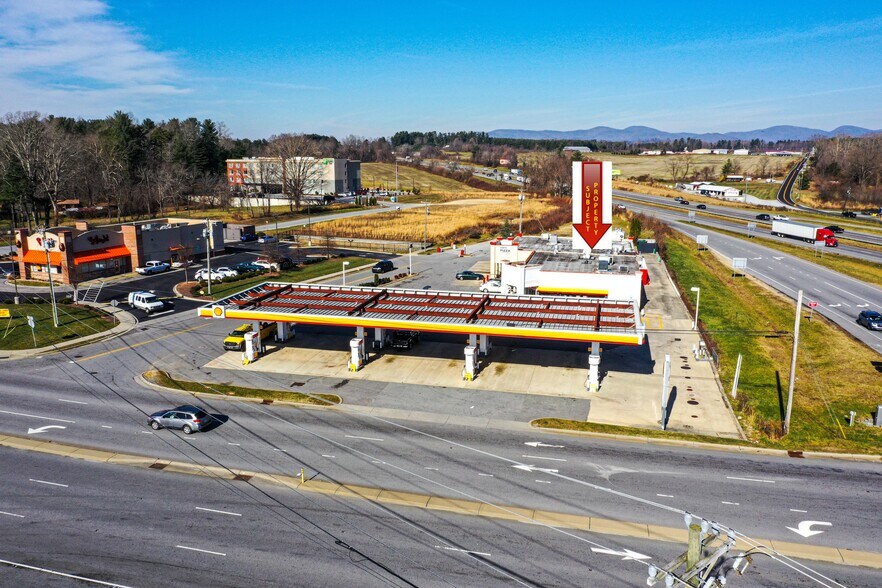 712 Upward Rd, Flat Rock, NC 28731