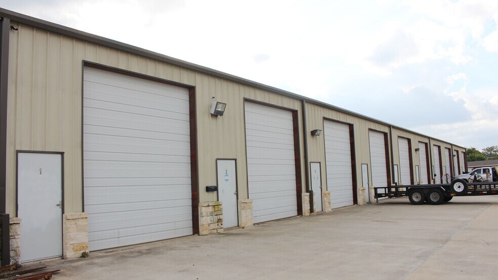 107 E Circle St, Victoria, TX for sale - Primary Photo - Image 1 of 1