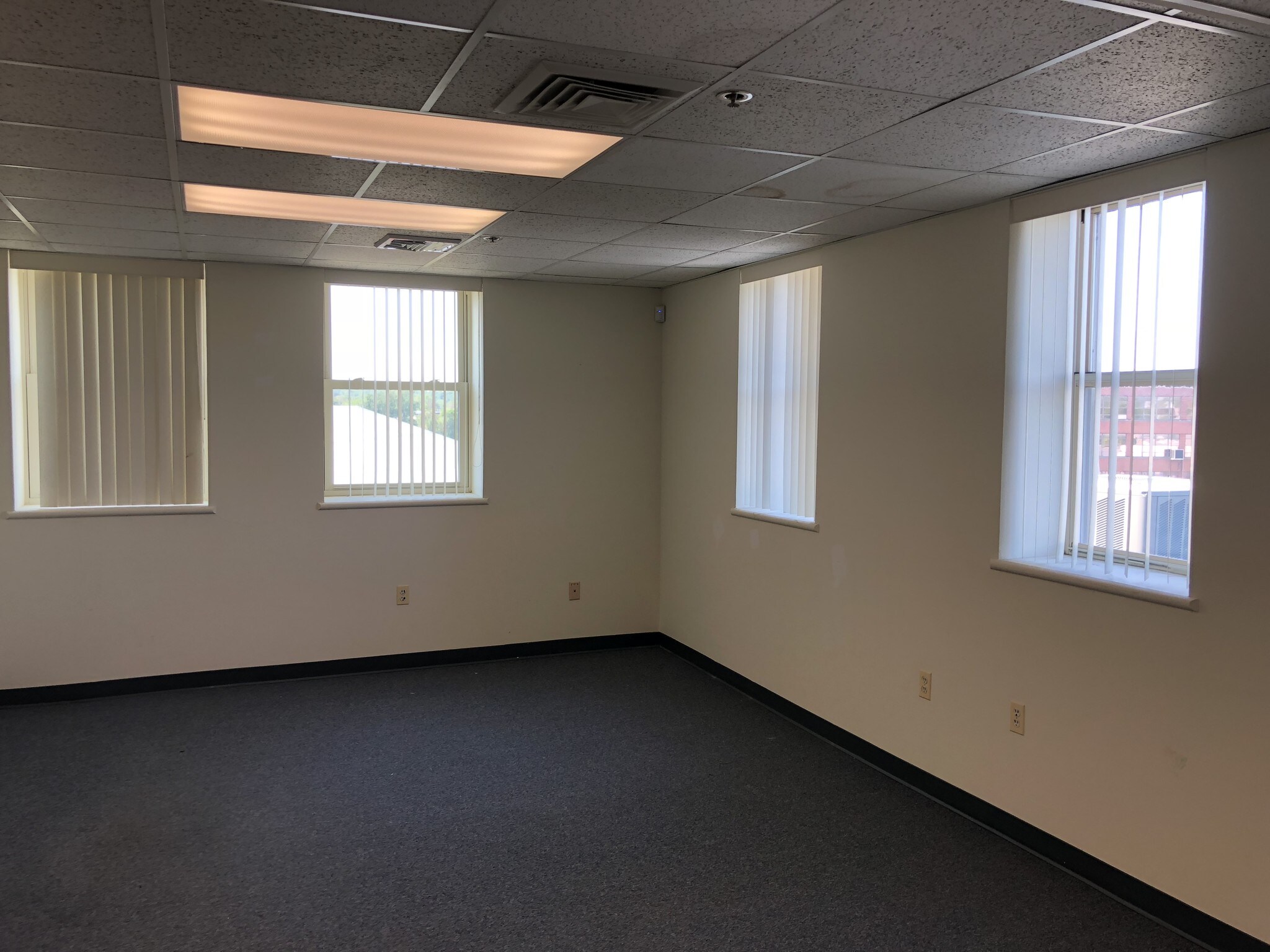 425 Union St, West Springfield, MA 01089 425 Union St, West