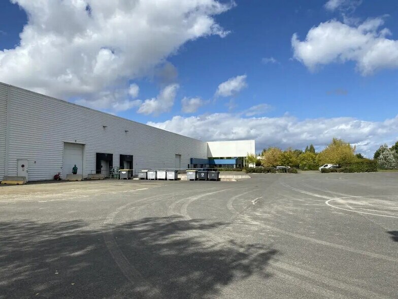 Office in Mignières for lease - Building Photo - Image 3 of 13