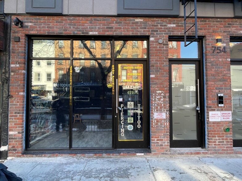 754 Grand St, Brooklyn, Ny 11211 - Retail For Lease 