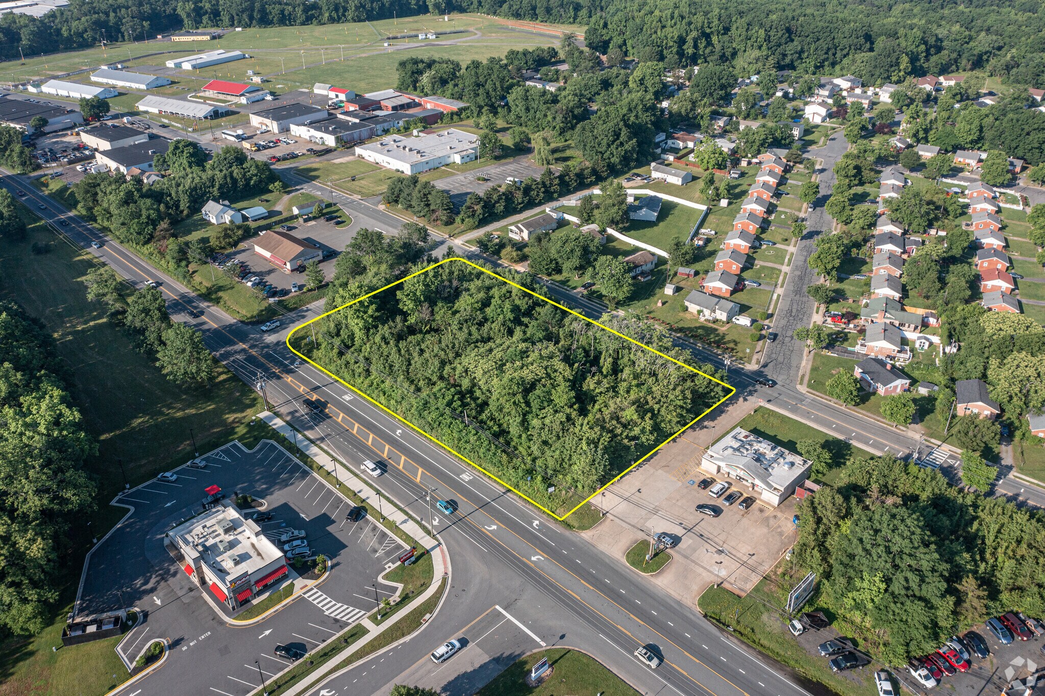 1615 Dixon, Fredericksburg, VA for lease Primary Photo- Image 1 of 16