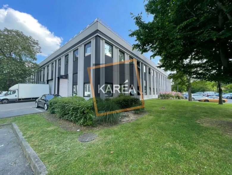 Office in Lognes for lease - Building Photo - Image 1 of 5