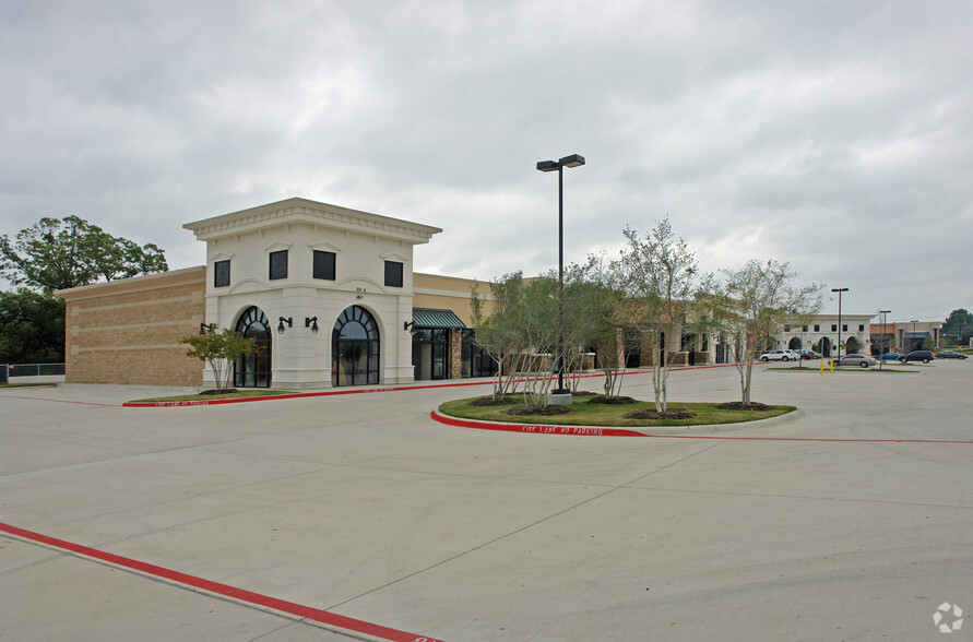 921 W Belt Line Rd, DeSoto, TX for lease - Building Photo - Image 2 of 23