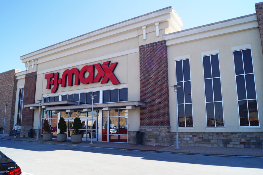 HOWELL MILL Rd, Atlanta, GA for lease - Building Photo - Image 3 of 11