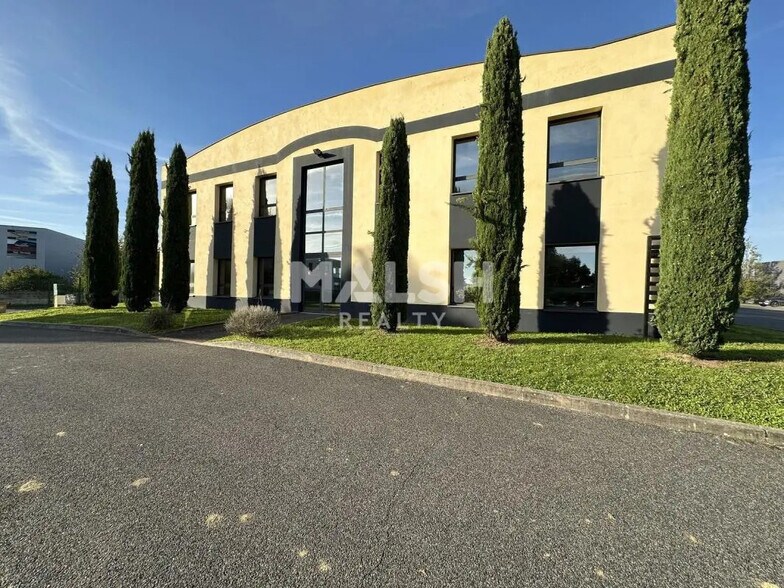 Office in Arnas for lease - Building Photo - Image 2 of 25