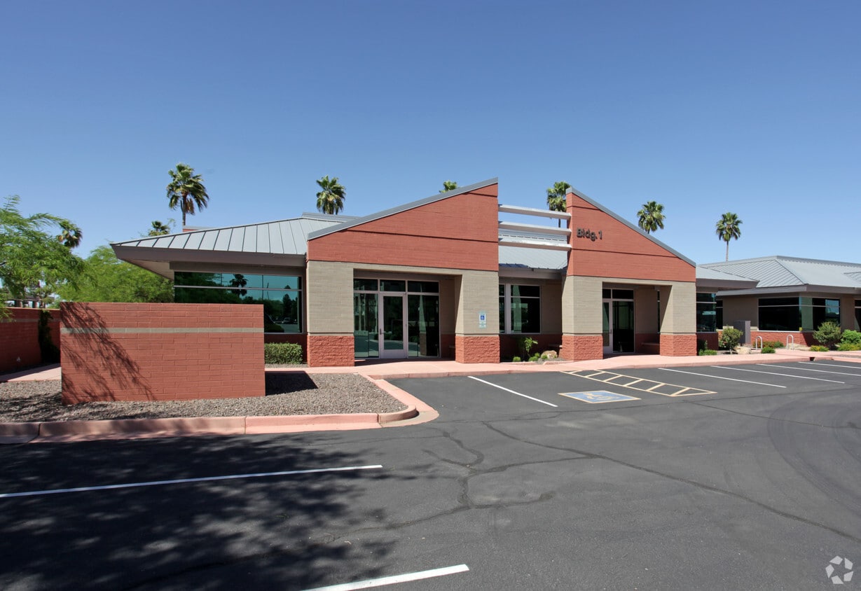 2325 W Guadalupe Rd, Gilbert, AZ for lease Building Photo- Image 1 of 12