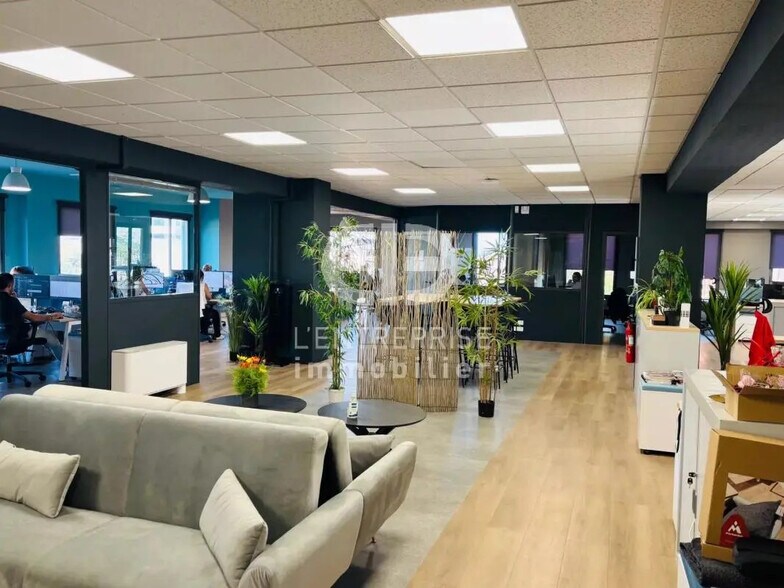 Office in Villeneuve-Loubet for lease - Interior Photo - Image 2 of 10