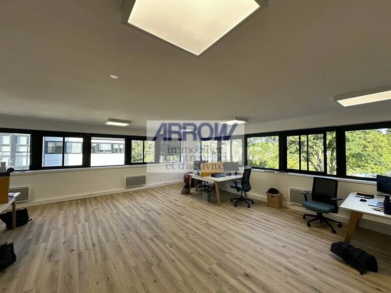 Office in Orvault for lease - Building Photo - Image 2 of 3