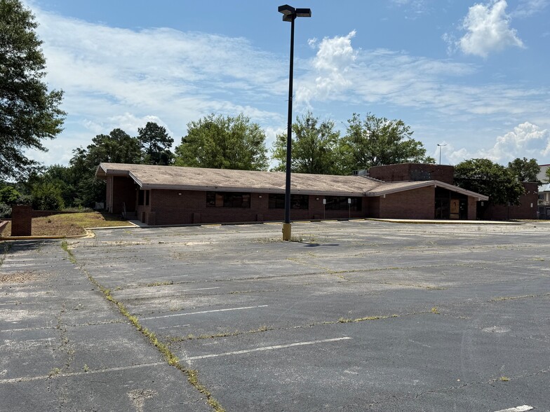 7201 Crestwood Blvd, Birmingham, AL for sale - Building Photo - Image 1 of 7