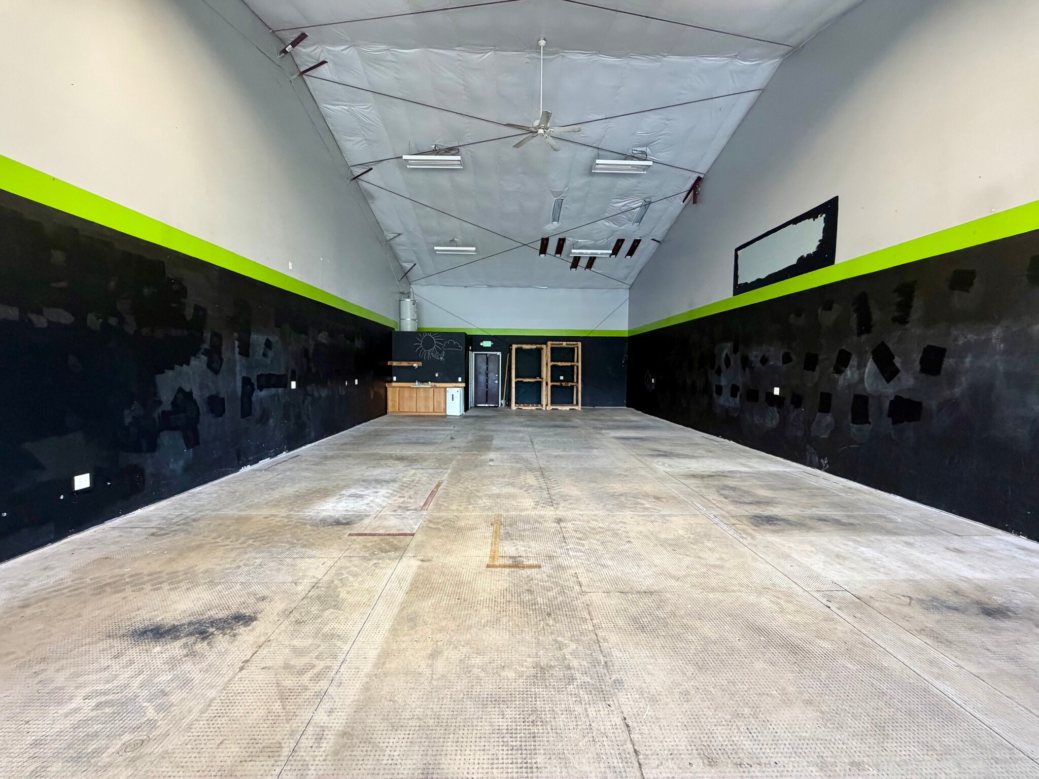 806 S Pacific Hwy, Talent, OR for lease Interior Photo- Image 1 of 2