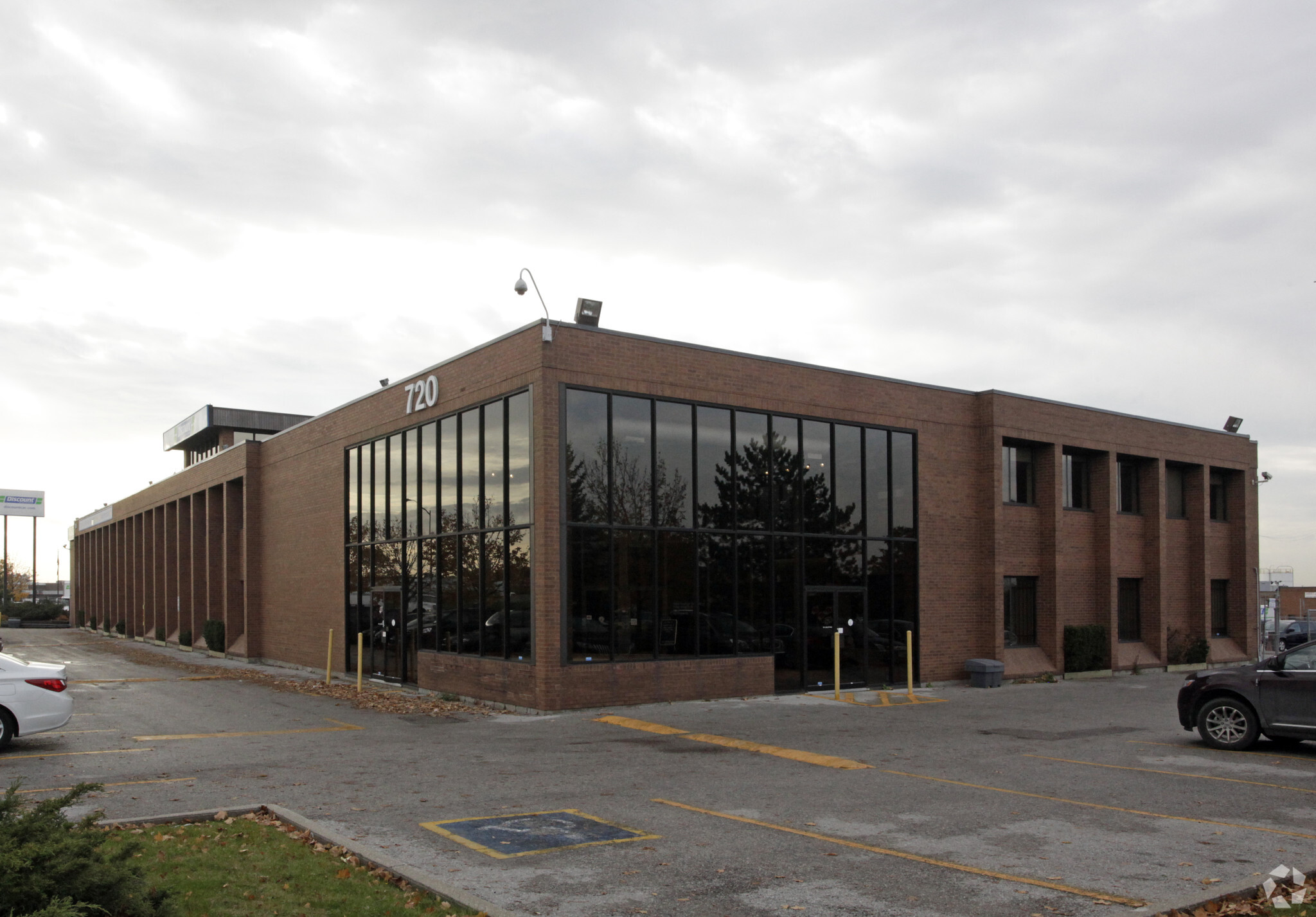 720 Arrow Rd, Toronto, ON for lease Primary Photo- Image 1 of 3