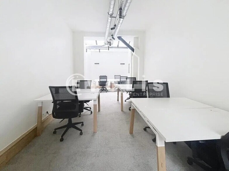 Office in Paris for lease - Interior Photo - Image 2 of 7