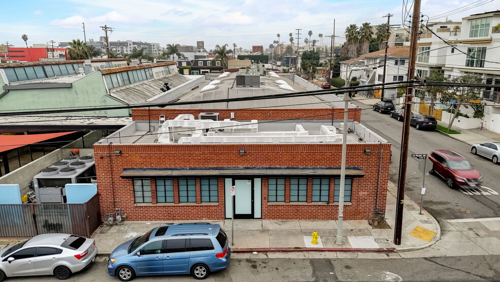 1161 N Las Palmas Ave, Los Angeles, CA for lease - Building Photo - Image 1 of 9