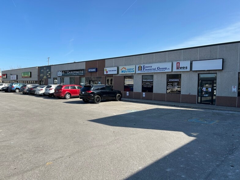 215-235 Eugenie St, Windsor, ON for lease - Building Photo - Image 1 of 3