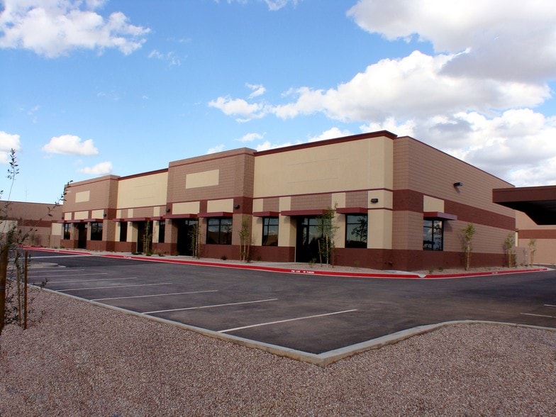 7235 E Hampton Ave, Mesa, AZ for lease - Primary Photo - Image 1 of 17