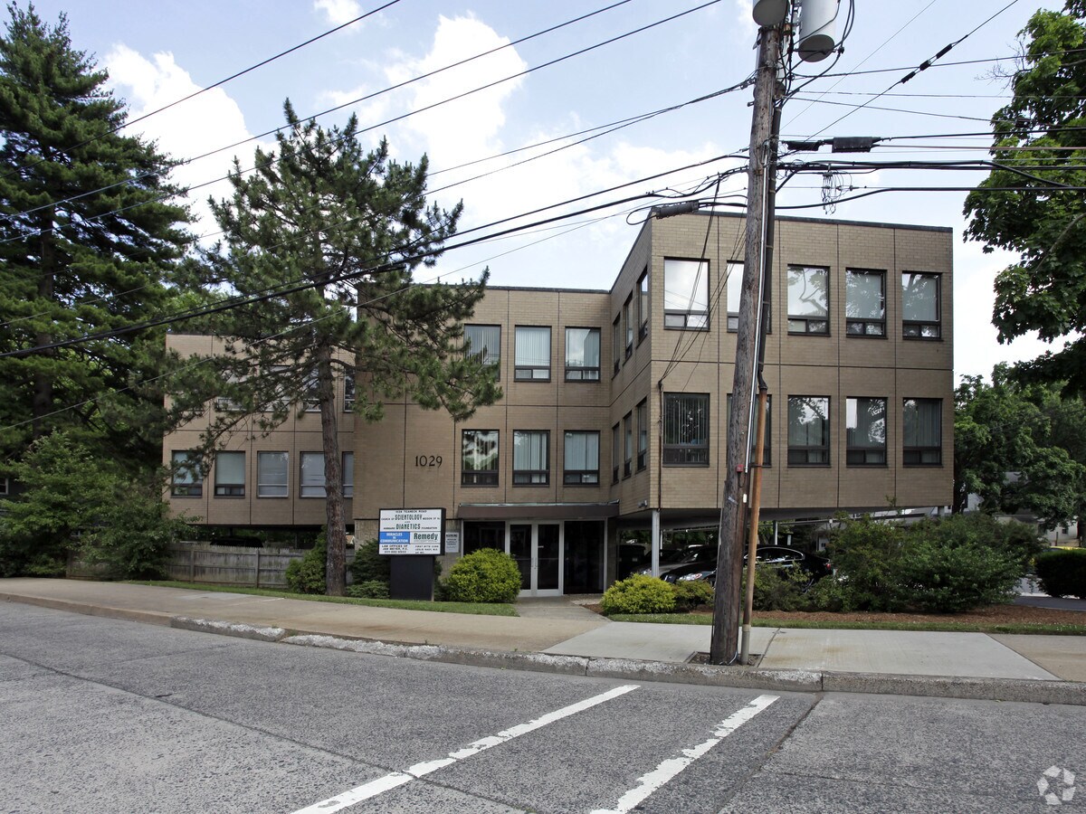 1029 Teaneck Rd, Teaneck, NJ 07666