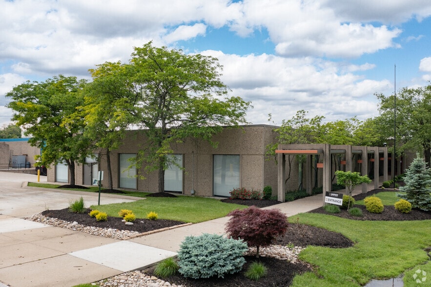 9933 Alliance Rd, Blue Ash, OH for sale - Primary Photo - Image 1 of 4