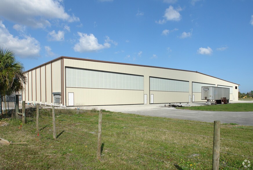 735 S Air Park Rd, Edgewater, FL for sale - Primary Photo - Image 1 of 1