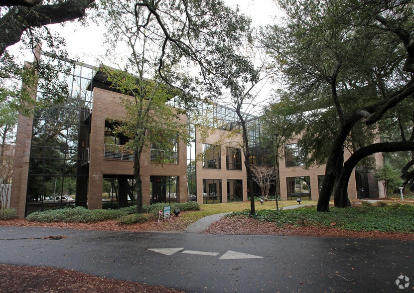 710 Johnnie Dodds Blvd, Mount Pleasant, SC for lease - Building Photo - Image 3 of 29