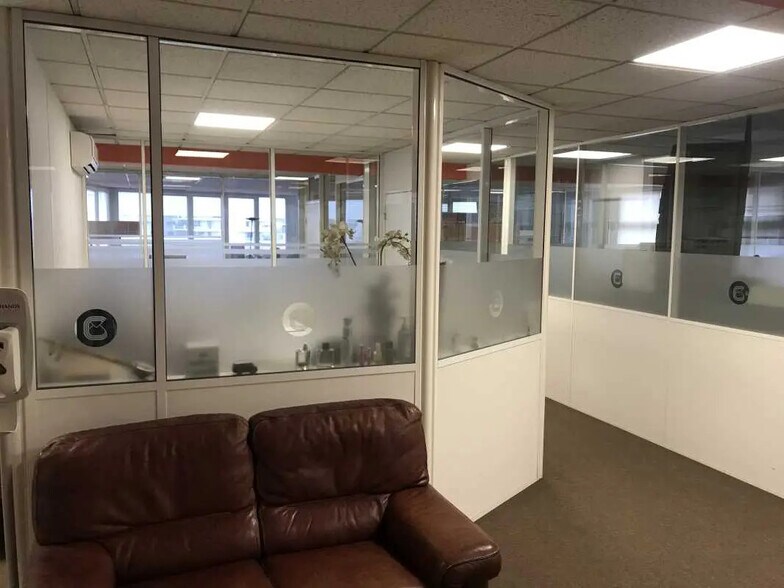 Office in Bagnolet for lease - Interior Photo - Image 3 of 11