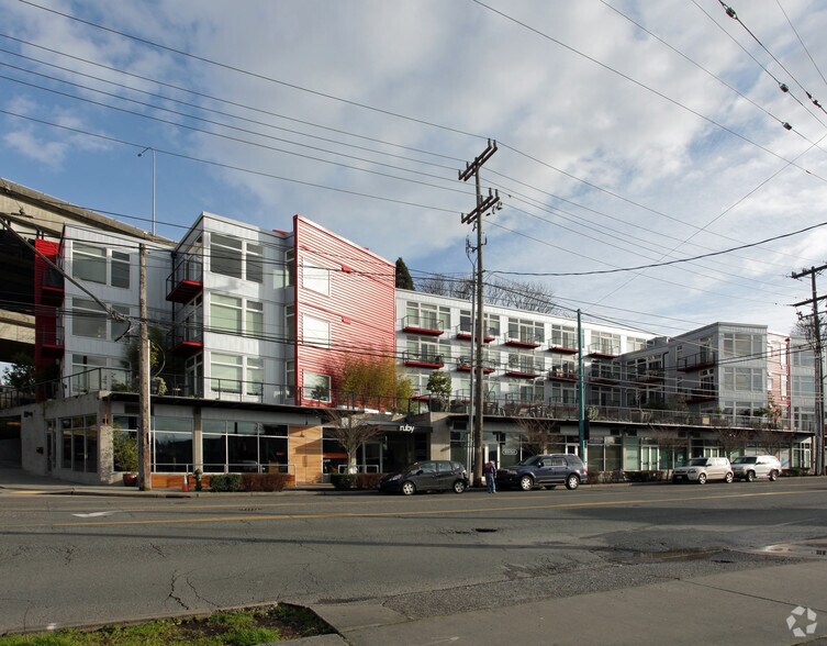 2946-2956 Eastlake Ave E, Seattle, WA for sale - Primary Photo - Image 1 of 1