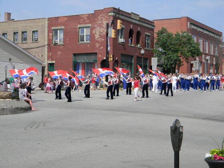 462 W Main St, Mount Pleasant, PA for lease - Building Photo - Image 1 of 9