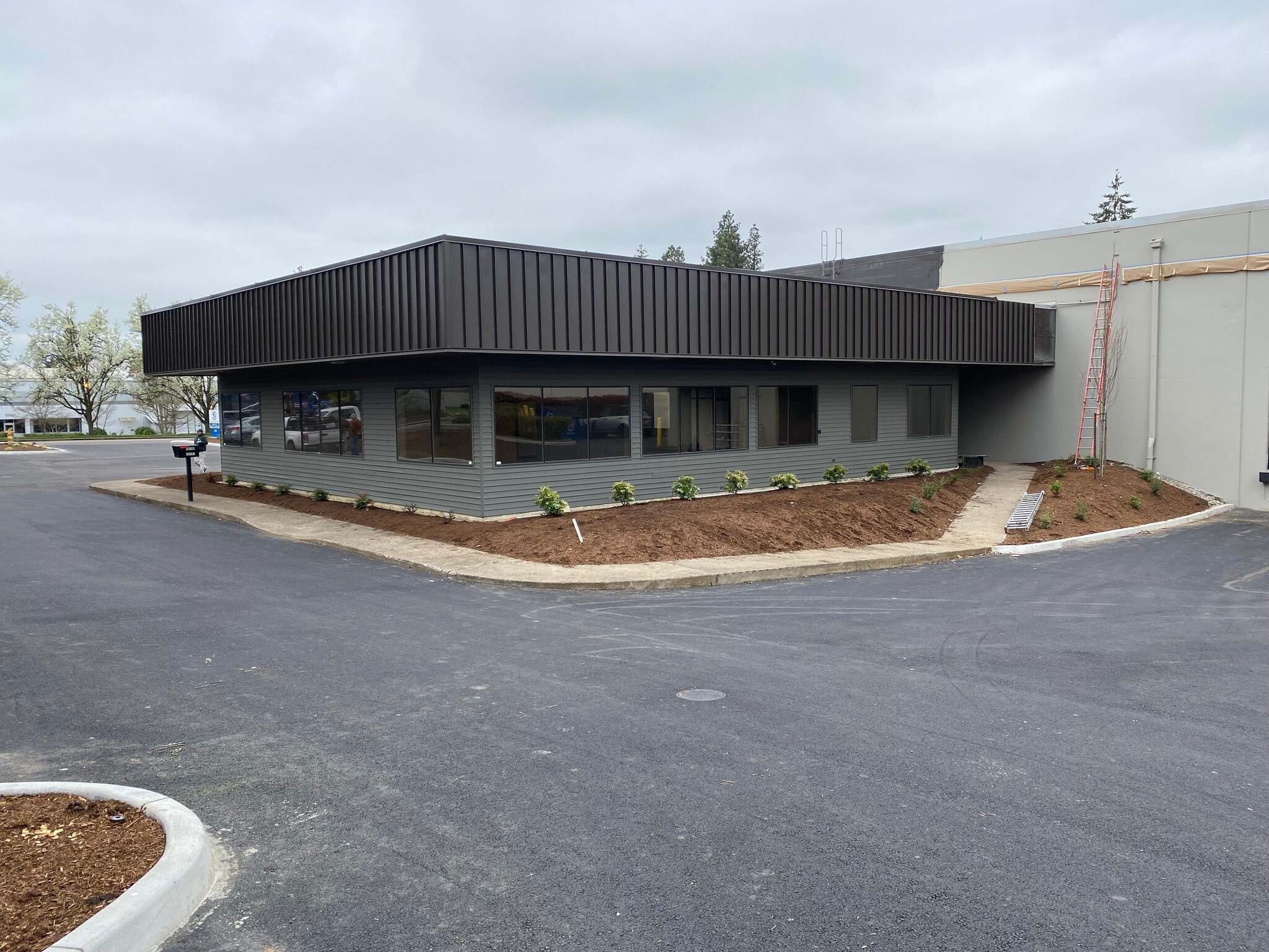10189 SW Avery St, Tualatin, OR for lease Building Photo- Image 1 of 14