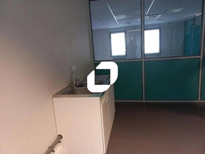 Office in Marcq-en-Baroeul for lease - Interior Photo - Image 2 of 6