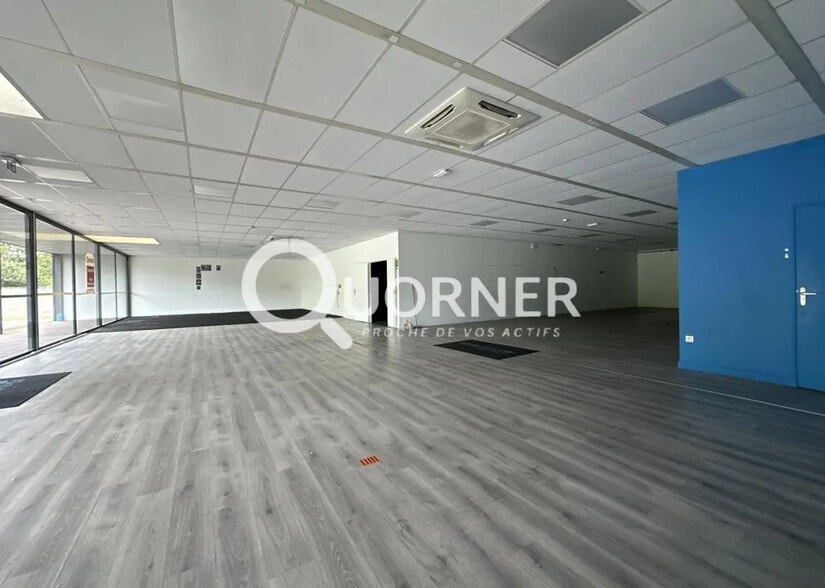 Retail in Montluçon for lease - Interior Photo - Image 3 of 6