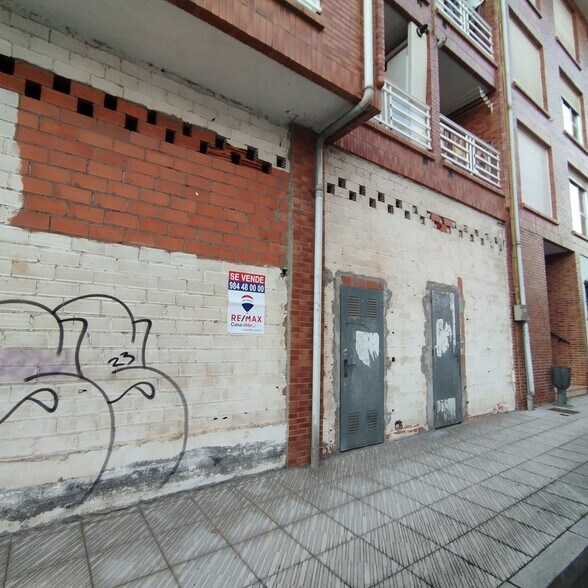 Avenida Francisco Álvarez Martínez, 18, Llanera, Asturias for sale - Building Photo - Image 2 of 11