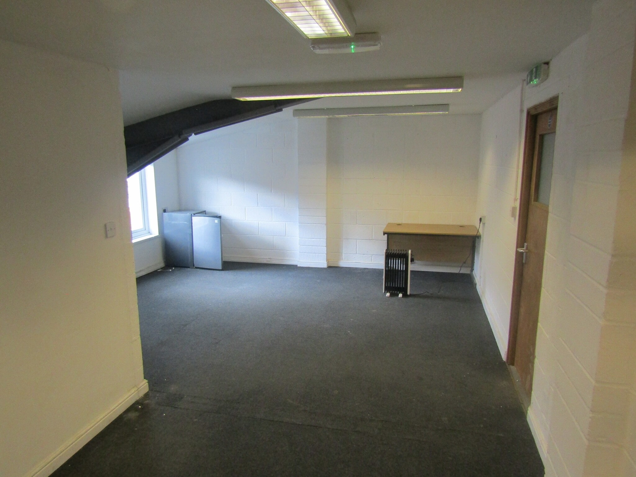 Bourne End, Bedford for lease Interior Photo- Image 1 of 3