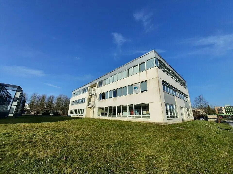 Office in Mont-Saint-Aignan for lease Building Photo- Image 1 of 11