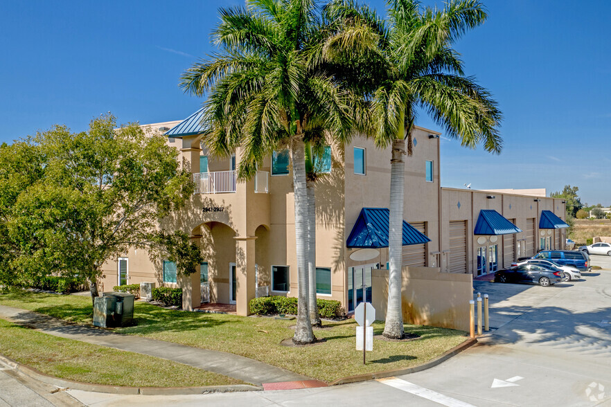 2927-2947 SE Gran Park Way, Stuart, FL for lease - Primary Photo - Image 1 of 6