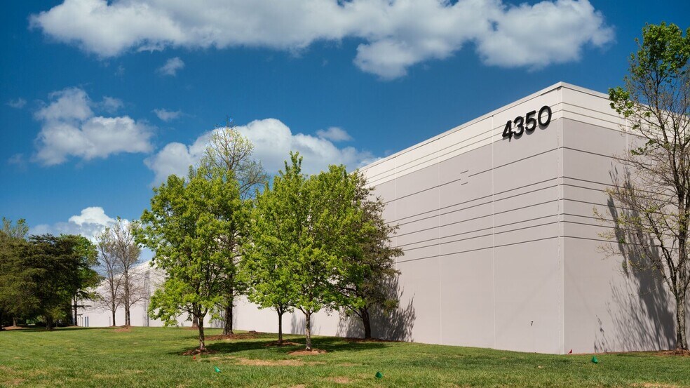 4350 International Pky, Atlanta, GA for lease - Building Photo - Image 1 of 9