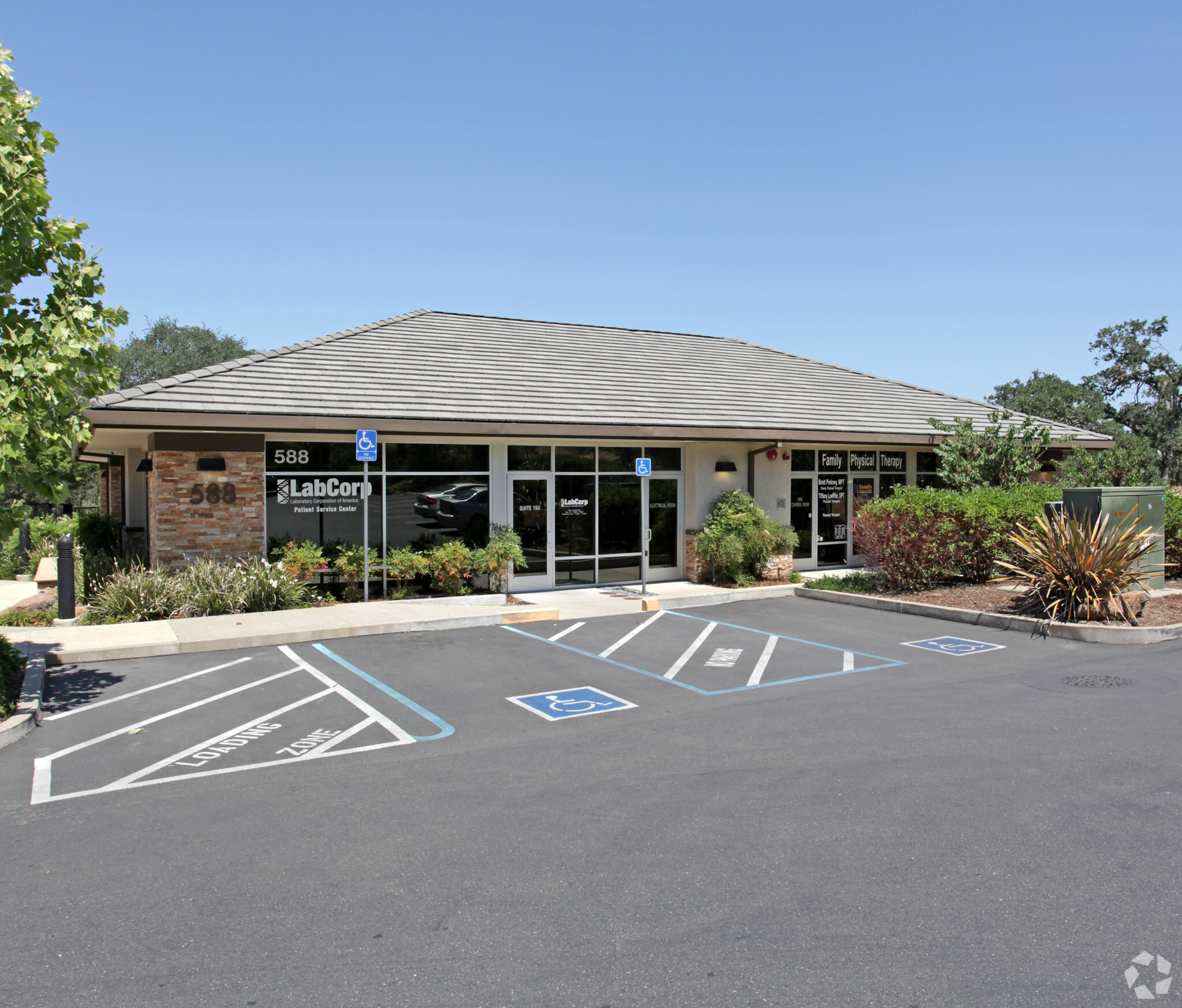 588 N Sunrise Ave, Roseville, CA for lease Primary Photo- Image 1 of 3