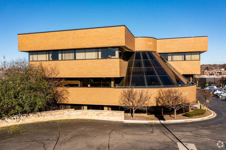 2525 Telegraph Rd, Bloomfield Hills, MI for lease - Building Photo - Image 1 of 7